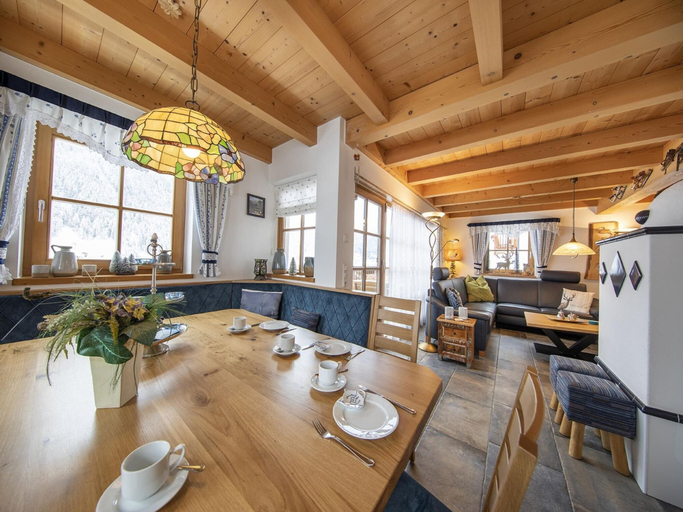 Others 4, Sunlit Alpine Chalet Stay, Zell am See