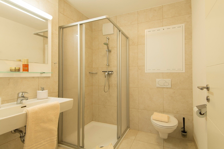 Bathroom 3, Apartment in Bad Gastein Near Ski Lifts, Sankt Johann im Pongau