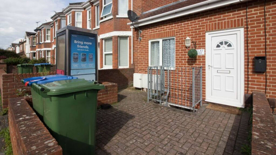 Exterior & Views, StayZo Penthouse Accommodation 1- Premier Lodge, Southampton