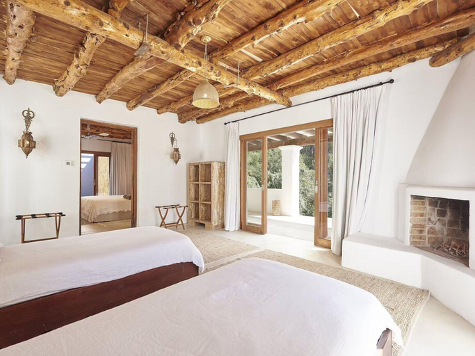 Room 4, Hillside Villa With Sea-views, Baleares