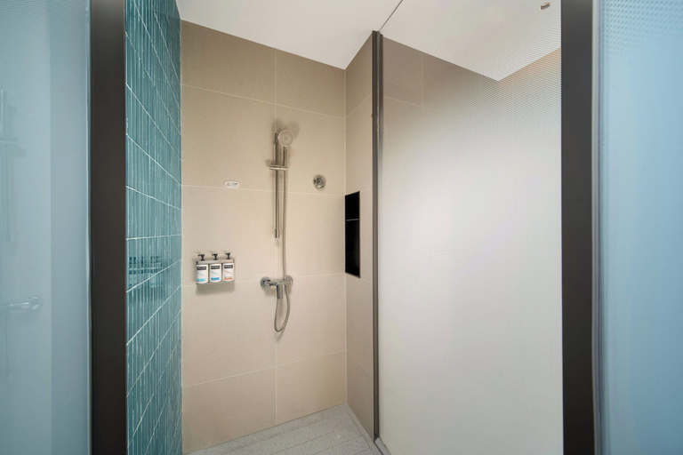 Bathroom 5, Holiday Inn Express CHANGZHOU HENGLIN by IHG, Changzhou
