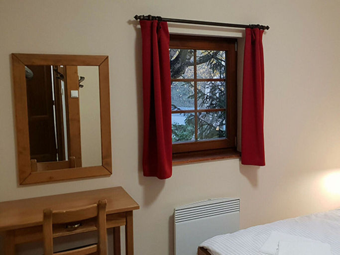 Room 3, Inviting Villa With Warm Ambience, Trutnov