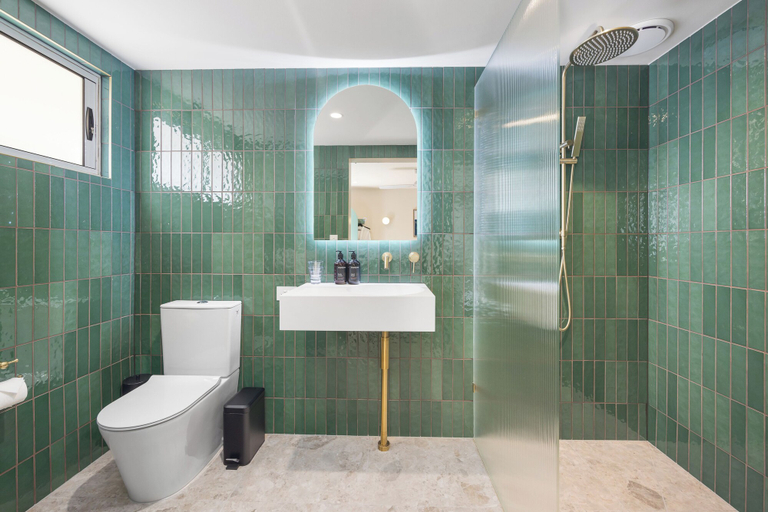 Bathroom 4, The Shores Miami, Gold Coast