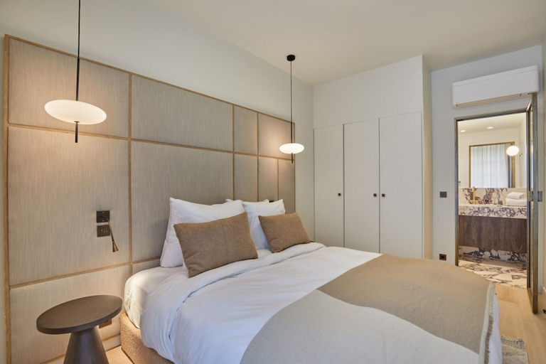 Others 5, Sublime new Apartment Louvre Palais Royal, Paris