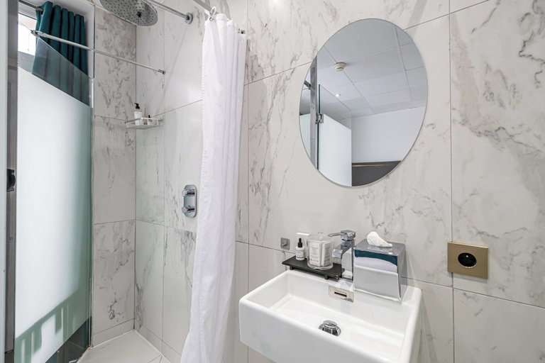 Bathroom, Hotel Avaton - Deluxe Bedroom Balcony - Cannes Palais, Alpes-Maritimes