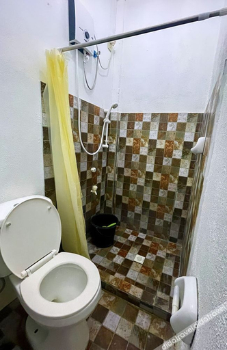 Bathroom, Flo Island Home, General Luna