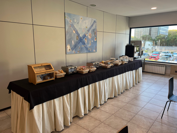 Food & Drinks 5, AP Hotel & Parking Madrid Aeropuerto, Madrid