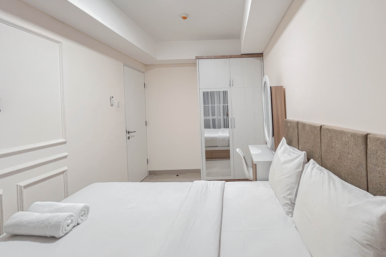 Bedroom 4, Comfy 1BR Apartment at Tamansari Skylounge Makassar By Travelio, Makassar