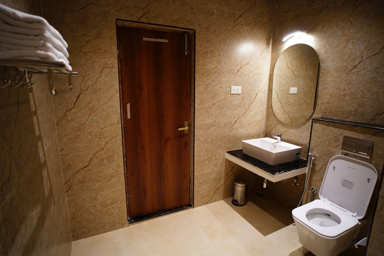 Bathroom 3, Ellora Hotel, Tiruvannamalai