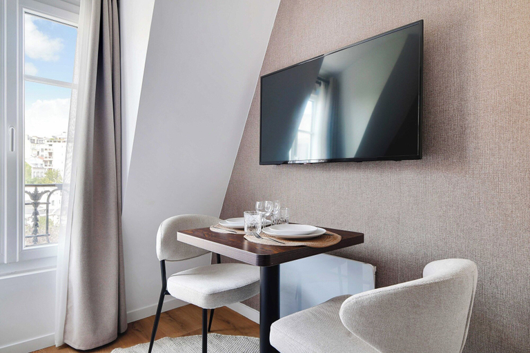 Dining 4, Bright and Modern Studio - 2P - Passy, Paris