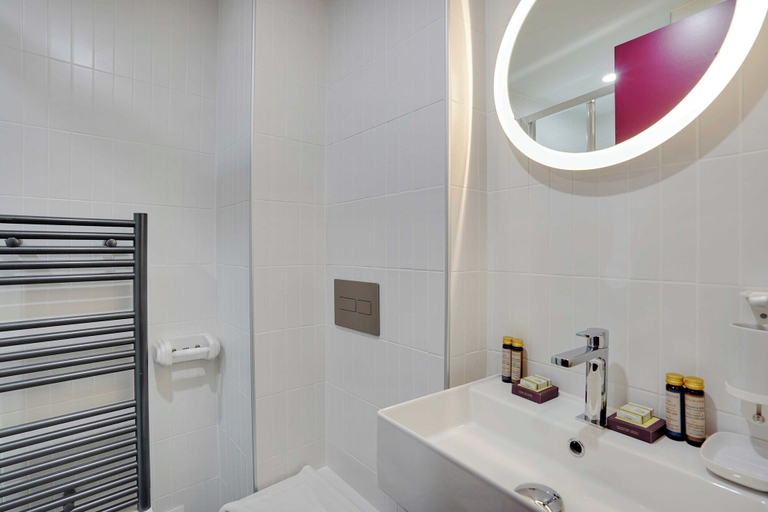 Bathroom, Elegant Studio - 2P - Republique, Paris