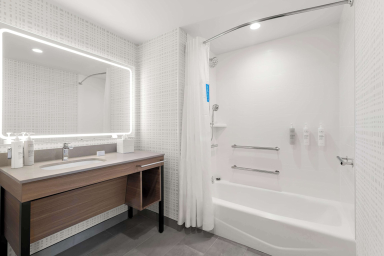 Bathroom 4, Hampton Inn & Suites Corona, Ca, Riverside
