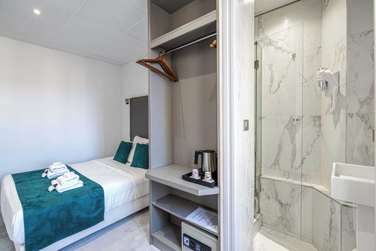 Room 2, Hotel Avaton - Cosy Bedroom - Cannes Centre, Alpes-Maritimes