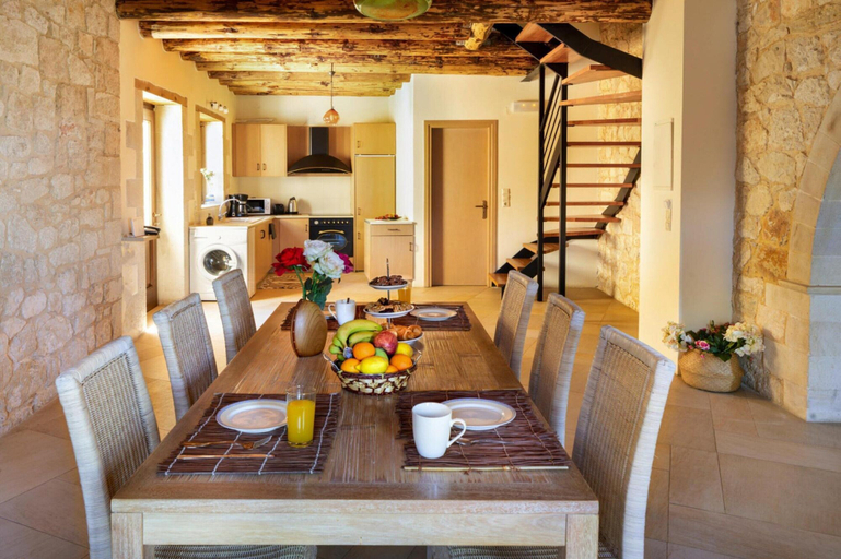 Dining 3, Charming Holiday Home in Maheri, Crete