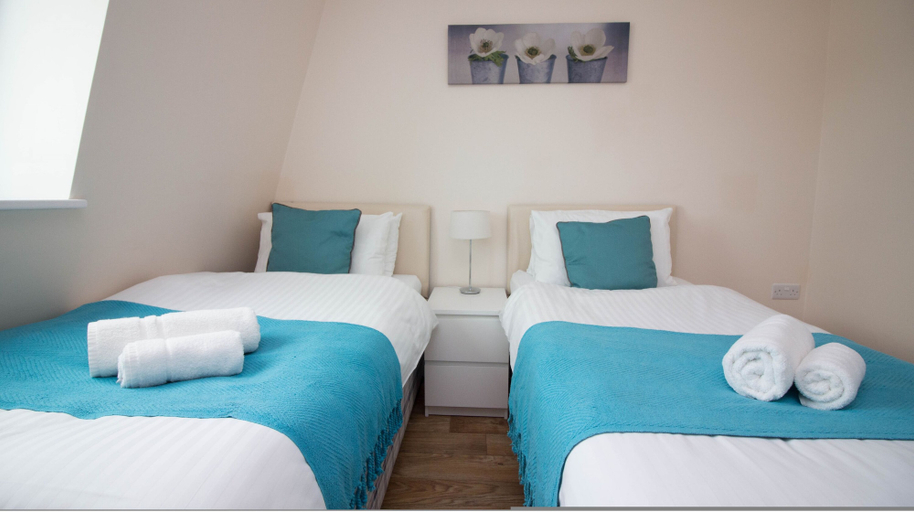 Bedroom 4, Stayzo Castle Point 18 Apartments - Premier Lodge, Southampton
