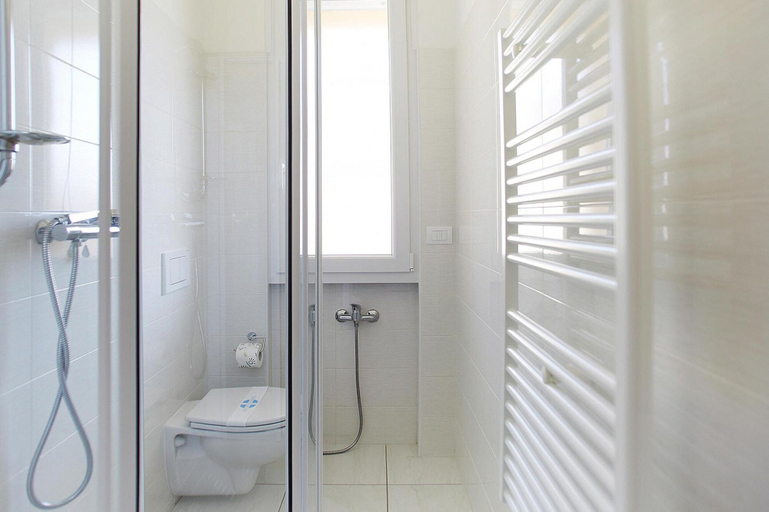 Bathroom, Apartment in Pietra Ligure With Garden, Savona