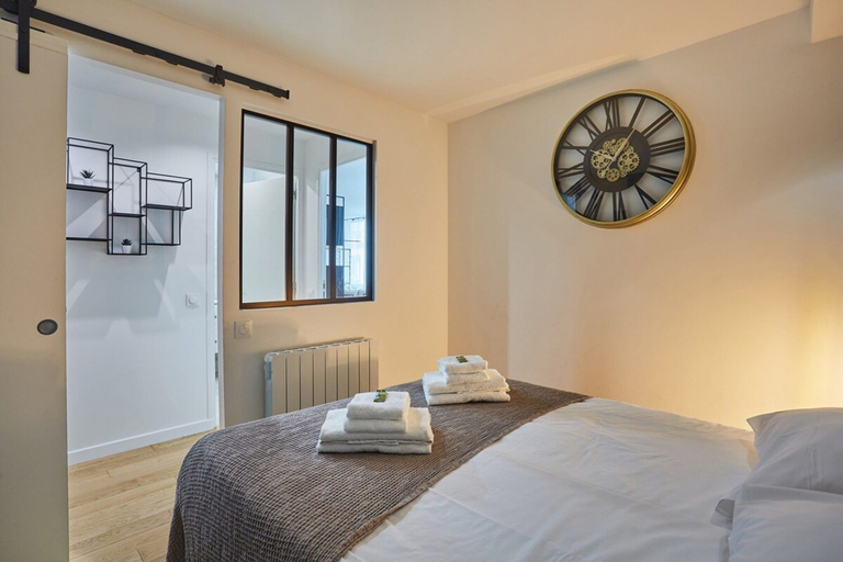 Room 2, Sublime 3 Bedrooms Flat Center of Paris Montmartre, Paris