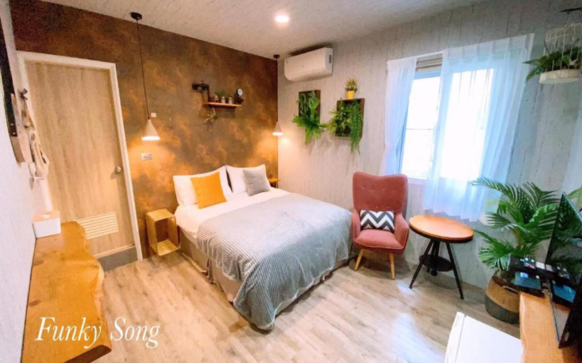 Bedroom 2, Funky Song, Tainan
