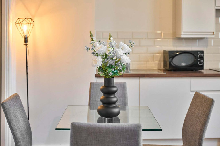 Room 4, Host Stay Three Graces Getaway, Sefton