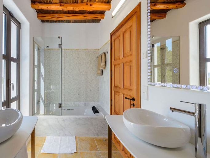 Bathroom 3, Holiday Home With Children Play Area, Baleares