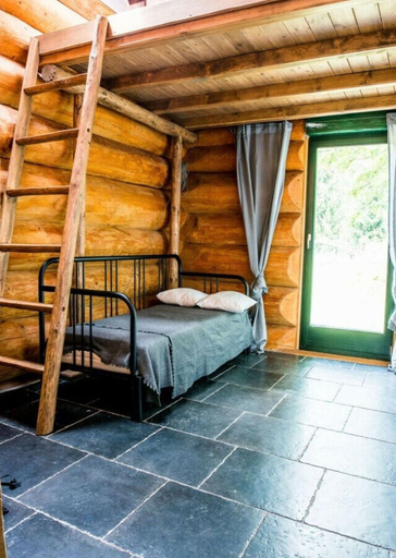 Room 4, Spacious Holiday Home With Internet, Semily