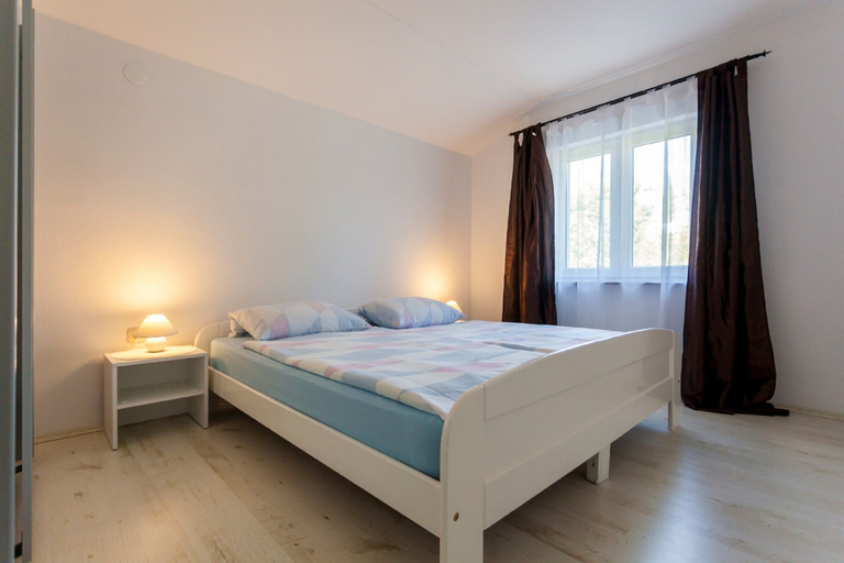 Bedroom 2, Adorable House Apartment With Roof Terrace, Malinska-Dubašnica