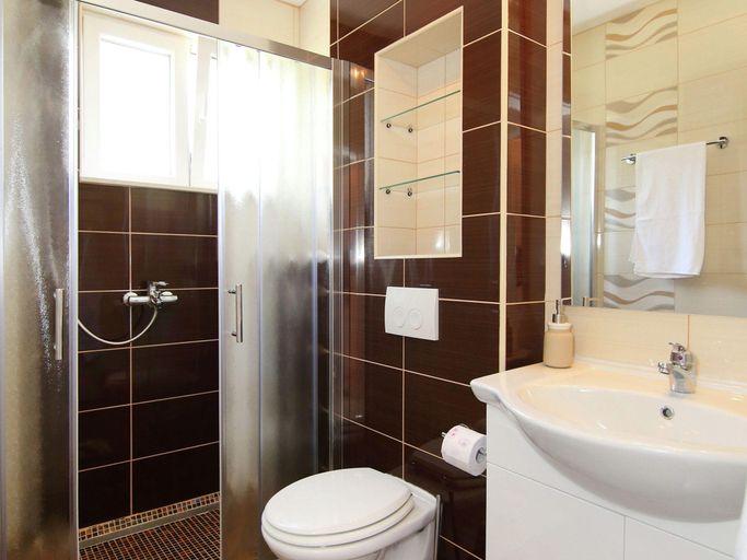 Bathroom 3, Apartment in Kastel Stari near Beach, Kaštela
