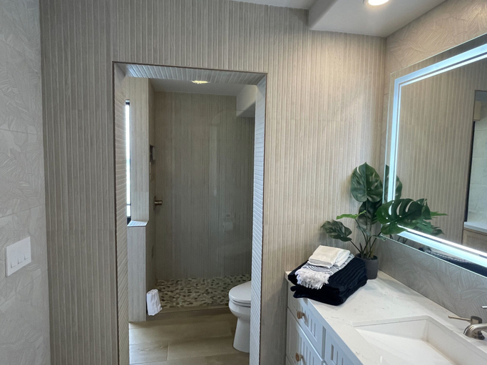 Bathroom 5, Hololani , Maui