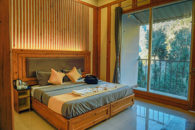 Bedroom 4, Deva's Retreat, Chamoli