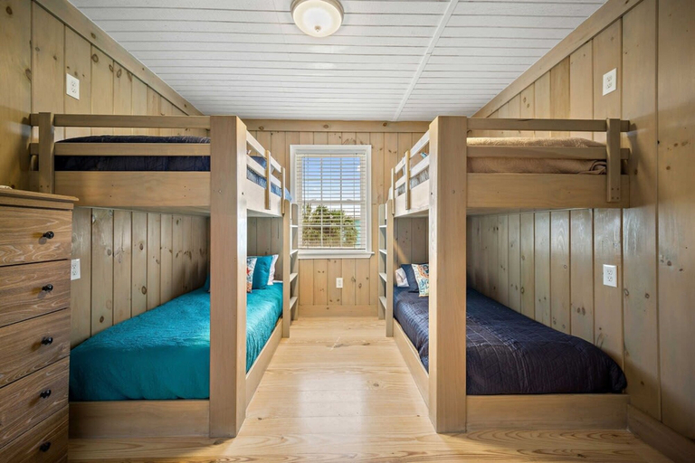 Room 4, Beach Happy Beach House 3 2 2-blocks to Beach, Baldwin