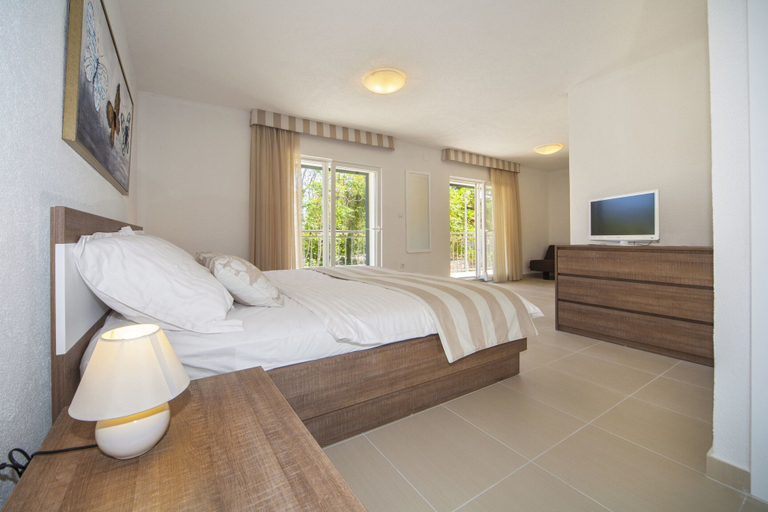 Bedroom 3, Modern Villa in Povlja With Pool, Selca