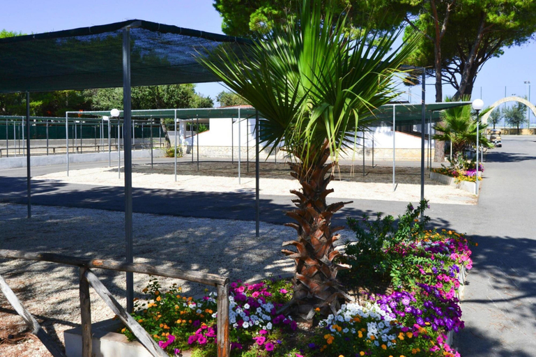 Garden 5, Bungalow in a Resort in Lido del Sole With Terrace, Foggia