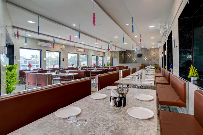 2, Neelkanth Hotel And Restaurant, Vadodara