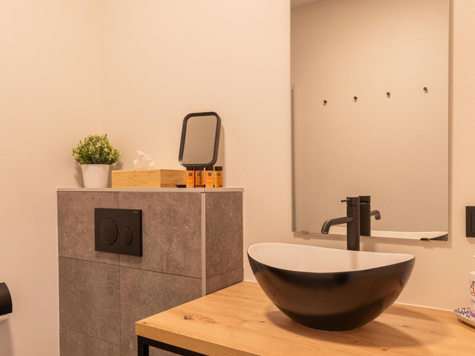 Bathroom 5, Apartment in Sint-annaland by the Harbor, Tholen