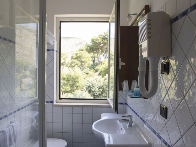 Bathroom 2, Residence Costa Di Kai Ed Din, Latina