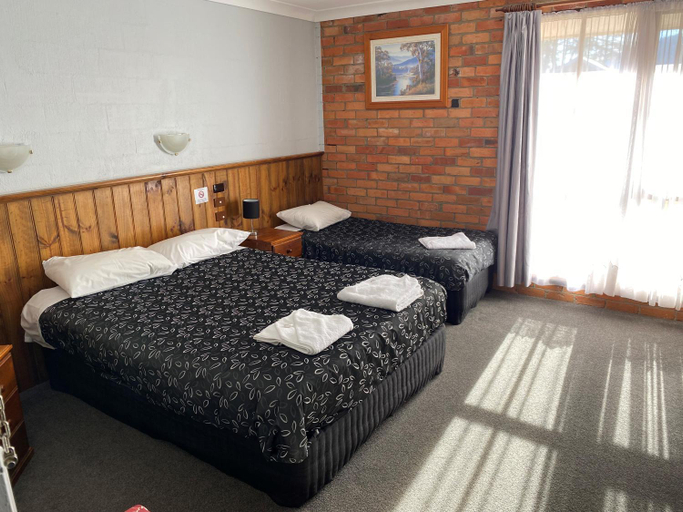 Bedroom 2, Corryong Country Inn, Towong - Pt B