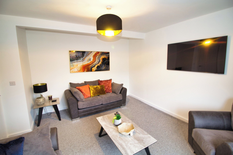 Living area 3, 3 Bed, Sleeps 5, Pet Friendly, Free Parking, Rotherham