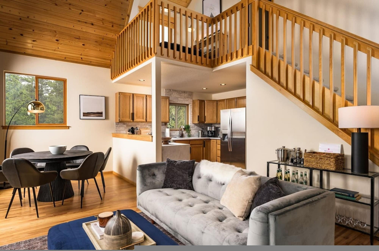 Room 3, Serene Retreat Amazing Views Hottub Sauna Xbox, Gilpin