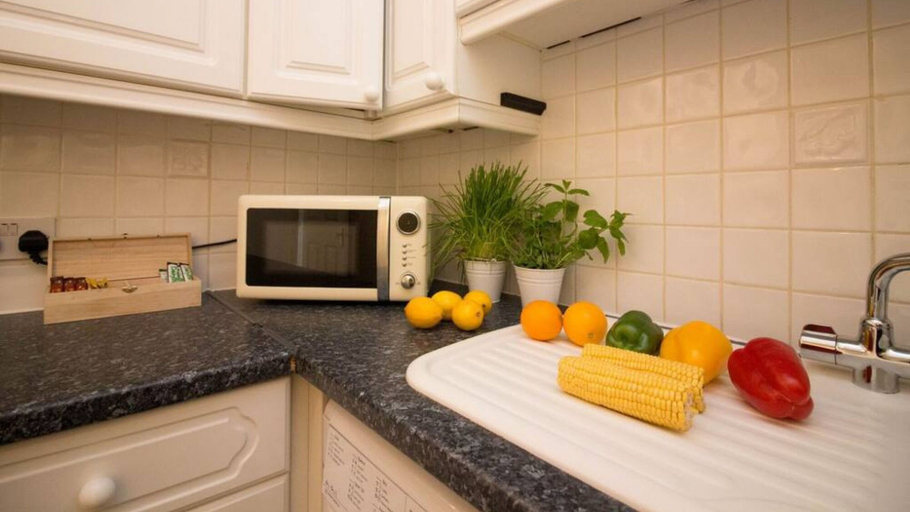 Others 4, StayZo Penthouse Accommodation 1- Premier Lodge, Southampton