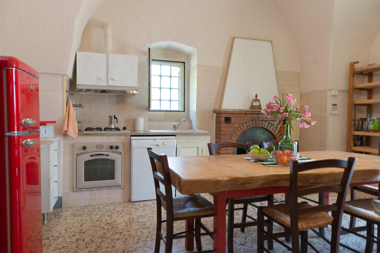 Private kitchen 3, Country House in Puglia With Pool & Pizza Oven, Brindisi