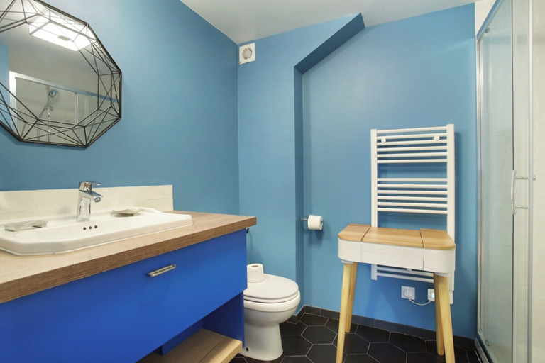 Bathroom 1, Sublime and new Apartment Le Marais / Beaubourg, Paris