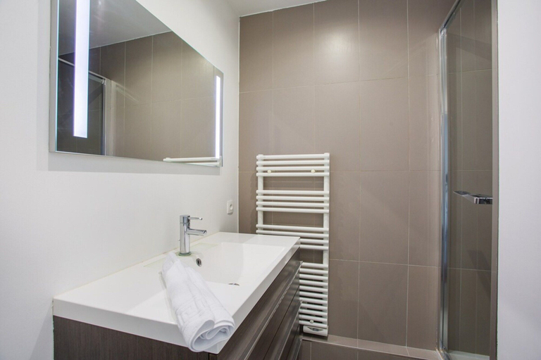 Bathroom, Superb Flat Ave Montaigne With Eiffel Tower View, Paris
