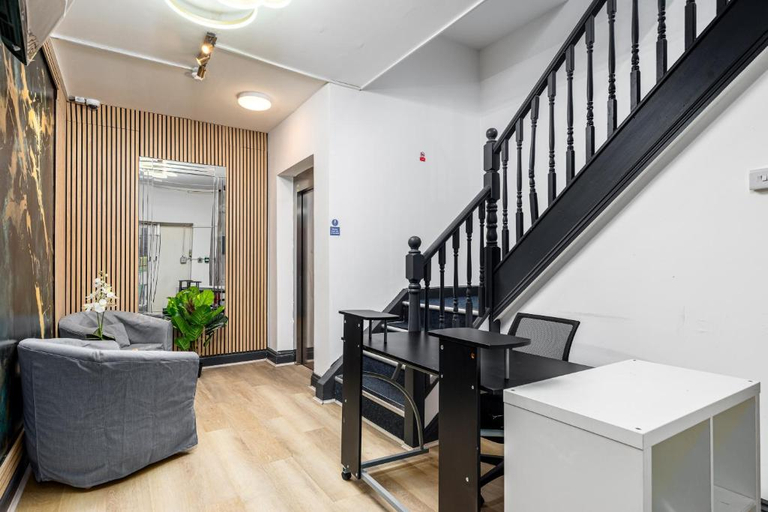 Public Area 3, City Gate Guest House, London