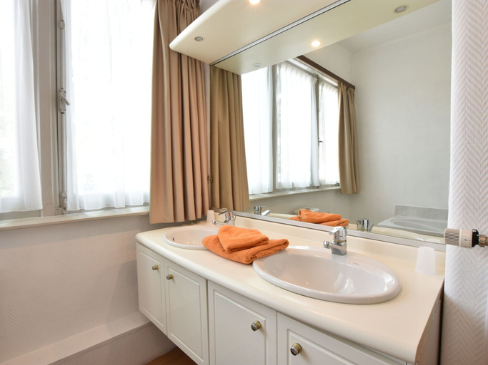 Bathroom 2, Sun & Sand Group Getaway, West-Vlaanderen