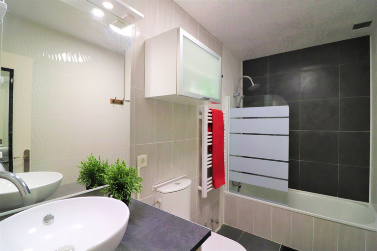 Bathroom 5, Apartment in Roses With Waterfront Views, Girona