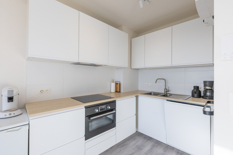 Private kitchen 5, Modern, Renovated Studio With Open Views, West-Vlaanderen
