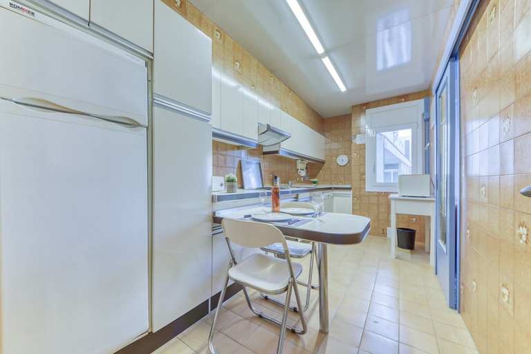 Private kitchen 5, Beautiful Apartment With View, Girona