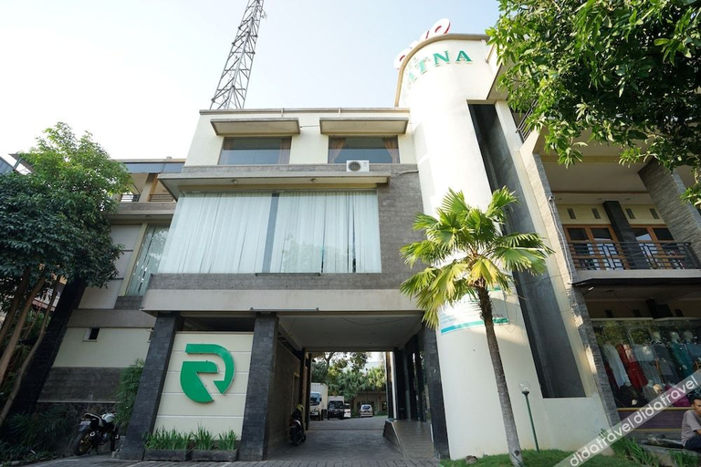 Exterior & Views 1, Capital O 1430 Hotel Ratna Syariah, Probolinggo