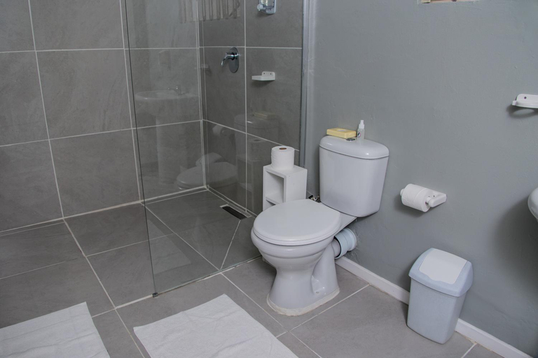 Bathroom, Dreamers Guesthouse - NO LOADSHEDDING, Buffalo City