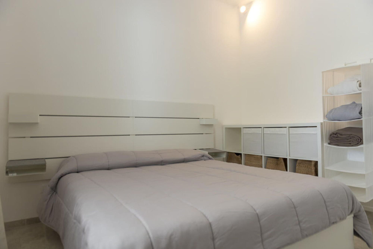Room 4, Villa Near Cisternino With Pool and Orchard, Brindisi